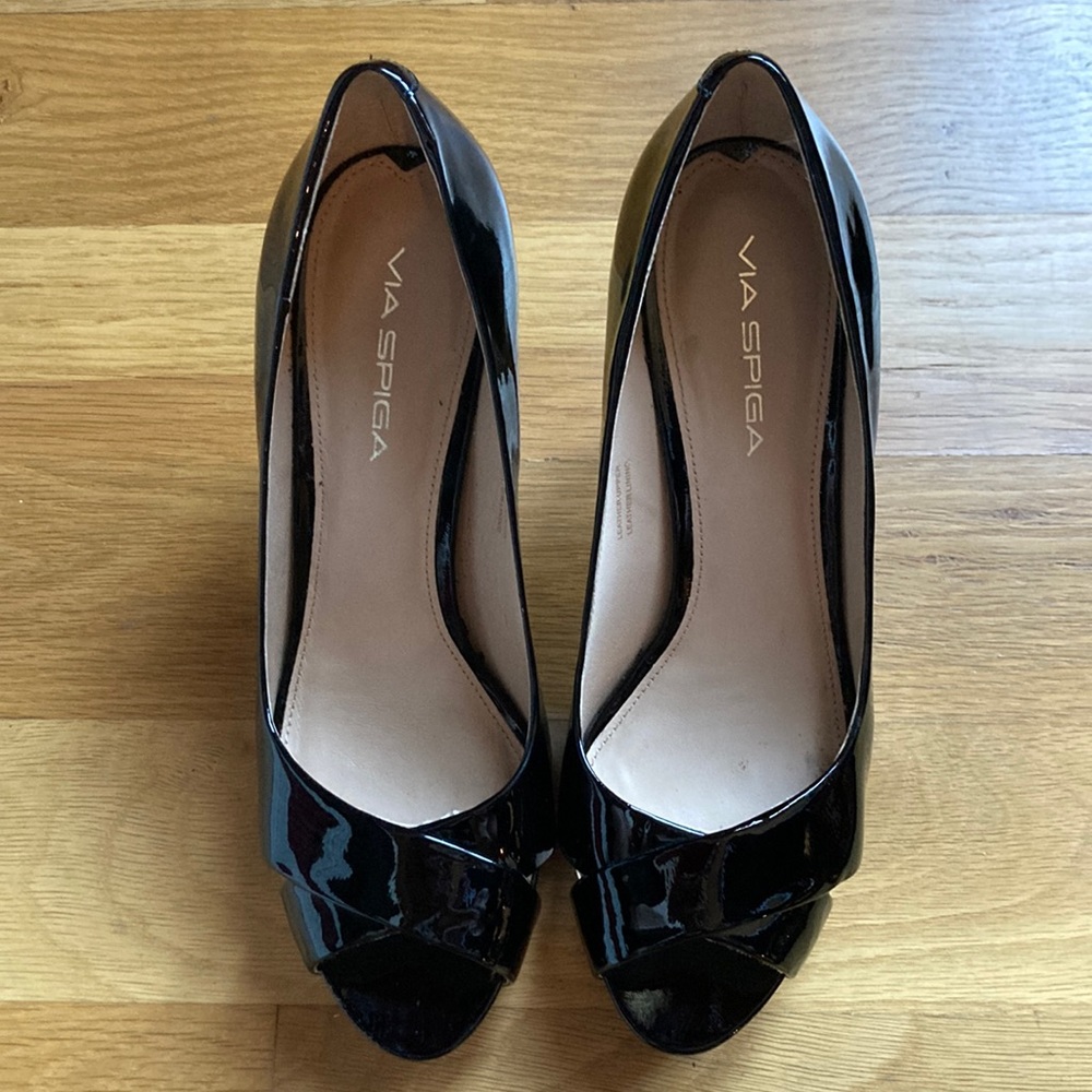 Via Spiga black patent leather platform heels. Cross-cross front. Size 7.5.